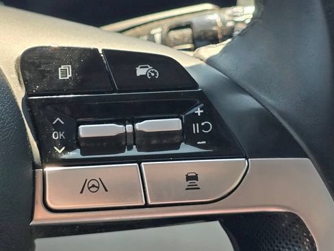 Used 2024 Hyundai Elantra Limited FWD image 33