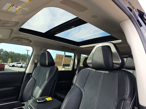 Used 2025 INFINITI QX80 Sensory image 35