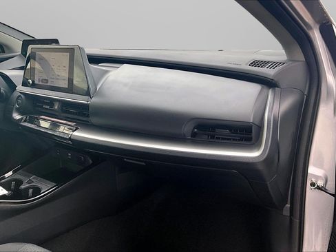 Used 2025 Toyota Prius LE FWD image 21