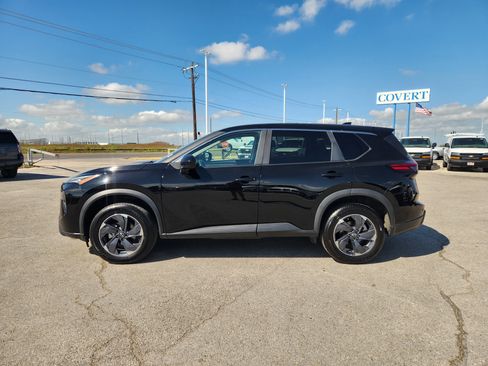 Used 2024 Nissan Rogue SV FWD image 4