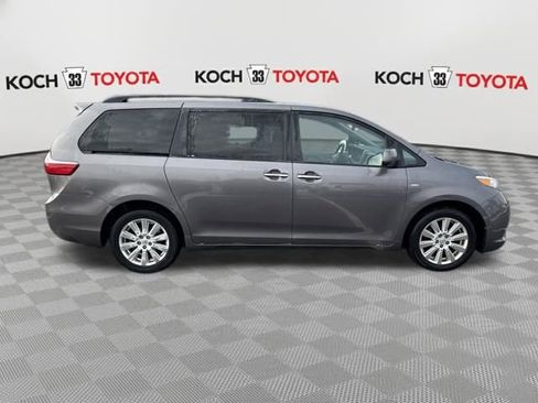 Used 2017 Toyota Sienna XLE Premium image 8