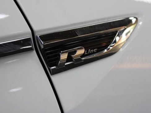 Used 2019 Volkswagen Tiguan SEL Premium R-Line AWD/4WD image 4