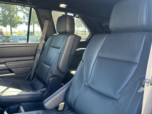 Used 2023 Toyota Sequoia Platinum AWD/4WD image 6