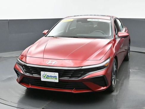Used 2025 Hyundai Elantra SEL image 5