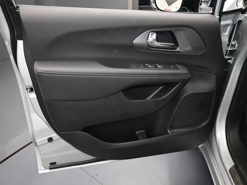 New 2026 Chrysler Voyager LX image 11