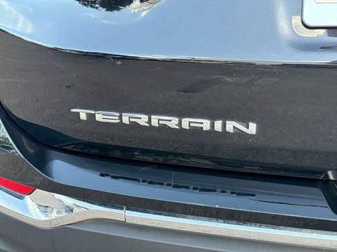 Used 2024 GMC Terrain SLT image 11