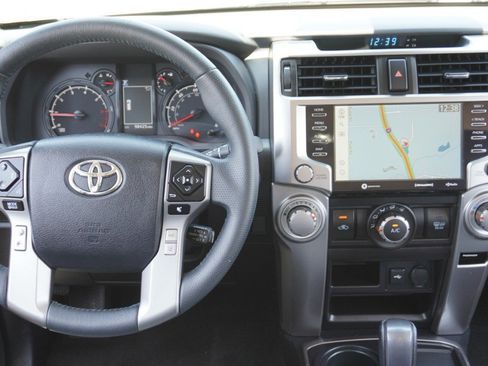 Used 2020 Toyota 4Runner SR5 Premium w/ Moonroof Package RWD image 28