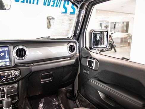 Used 2022 Jeep Wrangler Unlimited Sahara w/ Cold Weather Group image 38