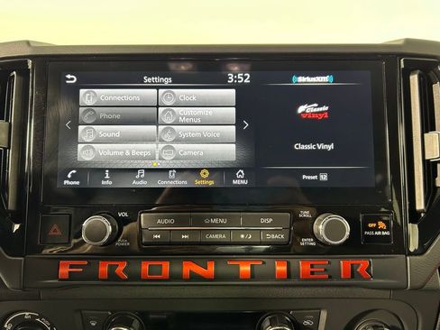Used 2025 Nissan Frontier PRO-4X AWD/4WD image 18