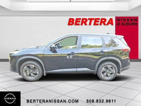 Used 2025 Nissan Rogue SV FWD image 1