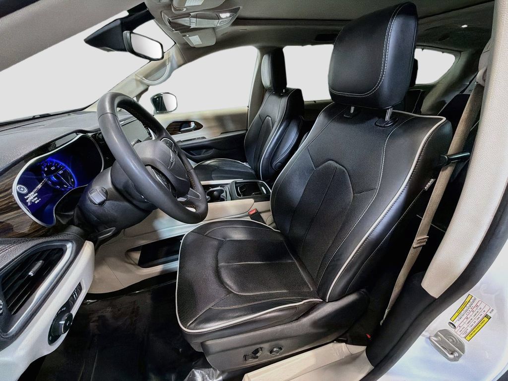 Used 2024 Chrysler Pacifica Limited FWD image 22