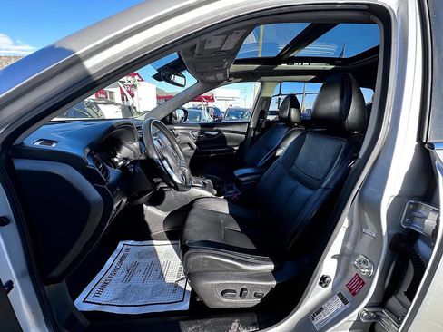 Used 2018 Nissan Rogue SL w/ Premium Package image 7