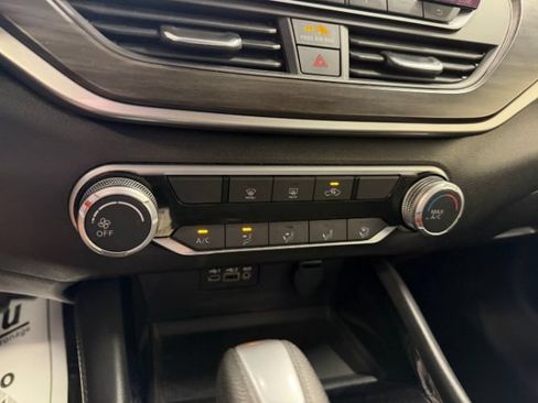 Used 2023 Nissan Altima 2.5 SV FWD image 14