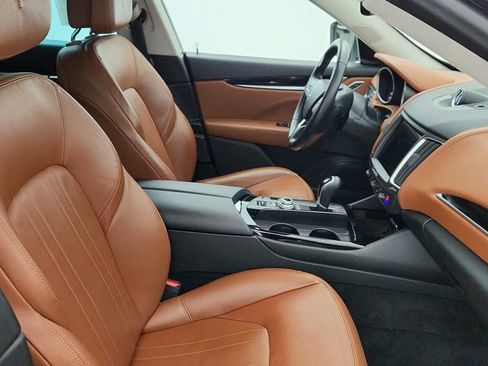 Used 2017 Maserati Levante image 25