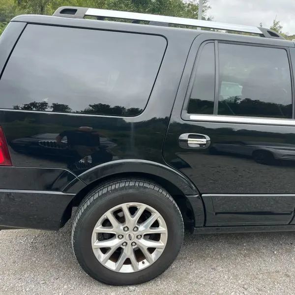 Used 2016 Ford Expedition Limited w/ Equipment Group 301A AWD/4WD image 9