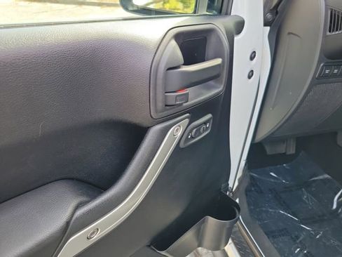 Used 2012 Jeep Wrangler Rubicon w/ PWR Convenience Group image 8