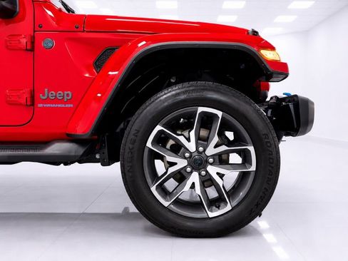 Used 2024 Jeep Wrangler Unlimited w/ Convenience Group AWD/4WD image 8