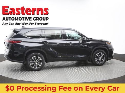 Used 2021 Toyota Highlander XLE AWD/4WD image 45