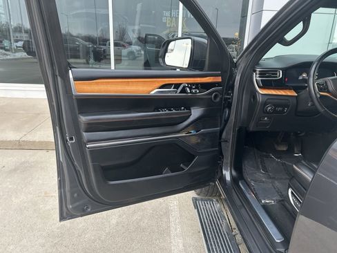 Used 2022 Jeep Grand Wagoneer Series III w/ Flexible Seating Group image 12