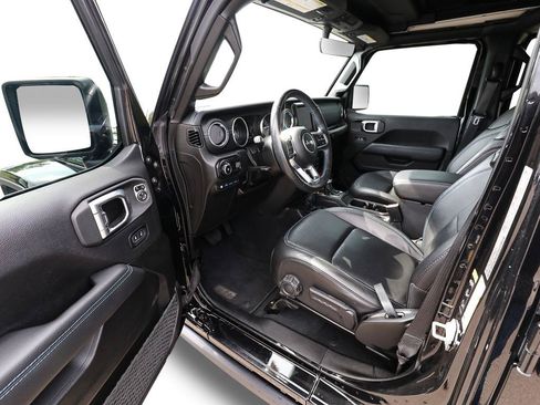 Used 2023 Jeep Wrangler Unlimited Rubicon 4xe w/ Cold Weather Group AWD/4WD image 12