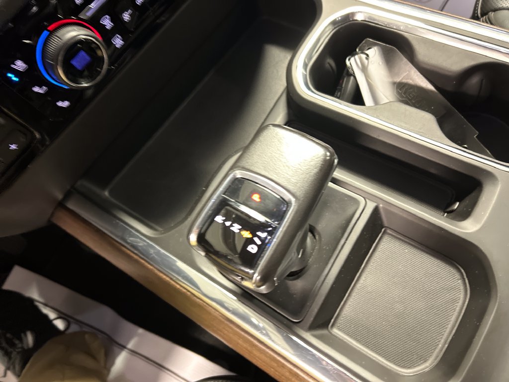 Used 2022 Chevrolet Silverado 1500 High Country w/ Technology Package AWD/4WD image 20