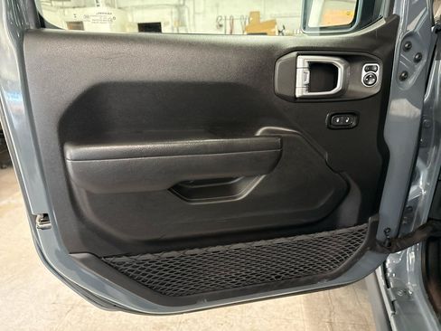 Used 2024 Jeep Wrangler Unlimited AWD/4WD image 32