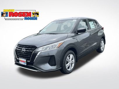 New 2025 Nissan Kicks Play S