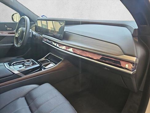 Used 2023 BMW 760i xDrive AWD/4WD image 20