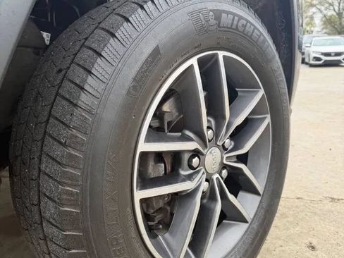 Used 2018 Jeep Grand Cherokee Limited AWD/4WD image 9
