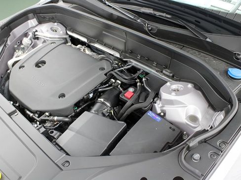 New 2026 Volvo XC90 B6 Plus w/ Protection Package Premier image 27