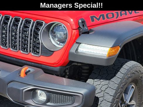 Used 2024 Jeep Gladiator Mojave w/ Safety Group AWD/4WD image 10