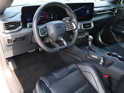 Used 2025 Ford Mustang GT Premium w/ GT Performance Package RWD image 9
