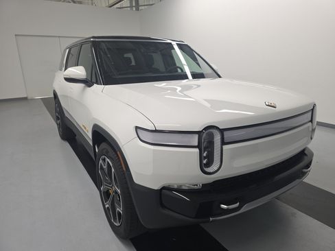 Used 2024 Rivian R1S Adventure AWD/4WD image 7