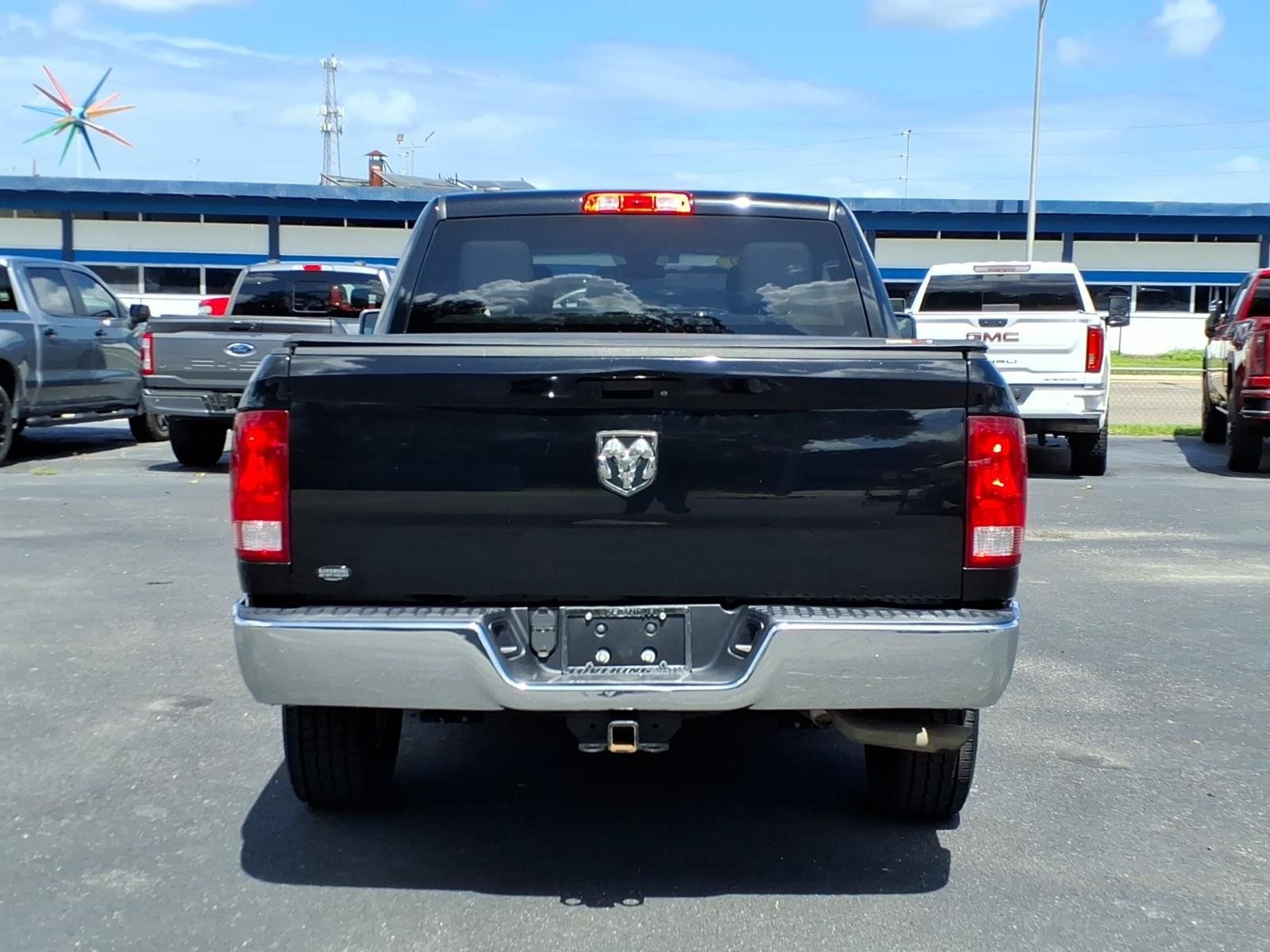 Used 2019 RAM 1500 Tradesman w/ Chrome Appearance Group RWD image 4