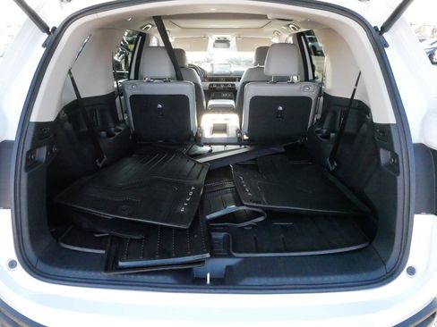 Used 2024 Honda Pilot Touring image 18