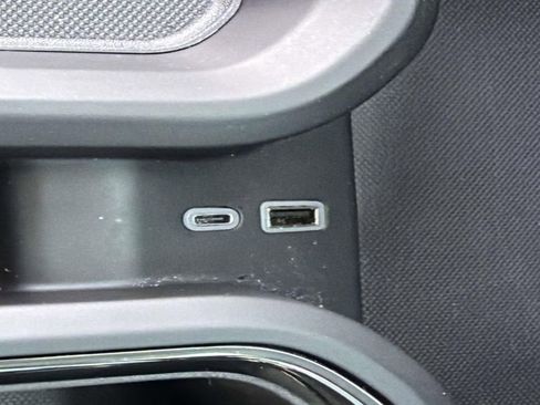 Used 2024 GMC Sierra 2500 AT4 w/ Technology Package image 33