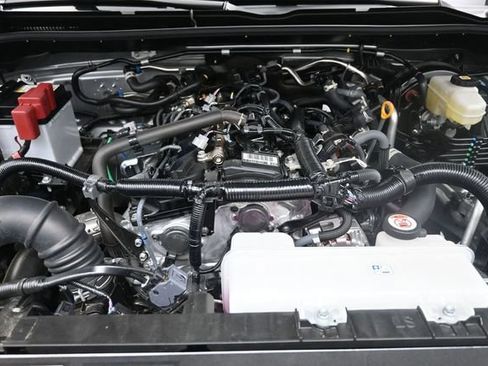 Used 2025 Toyota 4Runner SR5 AWD/4WD image 28