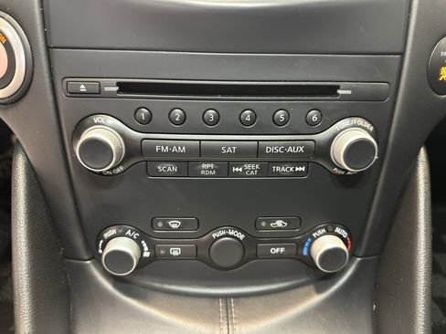 Used 2018 Nissan 370Z w/ Sport Package image 23