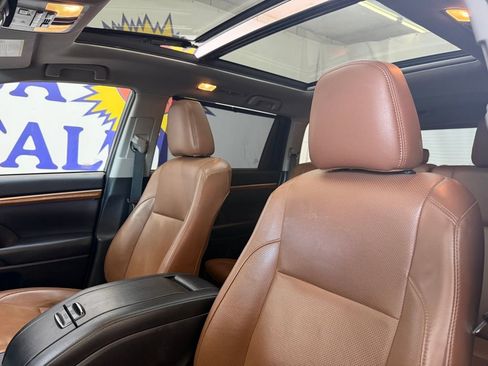 Used 2019 Toyota Highlander Limited Platinum image 11