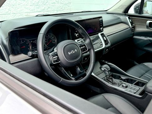 Used 2023 Kia Sorento S w/ Panoramic Sunroof Package AWD/4WD image 15