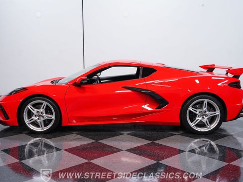 Used 2021 Chevrolet Corvette Stingray Preferred Cpe w/ Z51 Performance Package RWD image 2