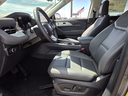 New 2026 Ford Explorer Active RWD image 4