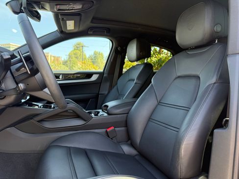 Certified 2026 Porsche Cayenne Coupe AWD/4WD image 5