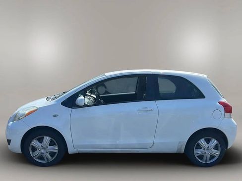 Used 2011 Toyota Yaris 2-Door Hatchback w/ Convenience Pkg FWD image 4