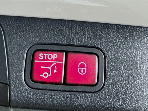 Certified 2023 Mercedes-Benz GLB 35 AMG 4MATIC image 36