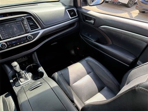 Used 2019 Toyota Highlander Limited image 24