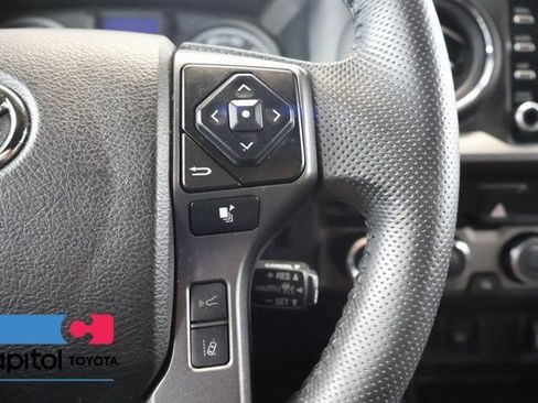 Certified 2022 Toyota Tacoma TRD Off-Road AWD/4WD image 19