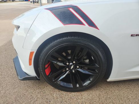 Used 2018 Chevrolet Camaro LT RWD image 14
