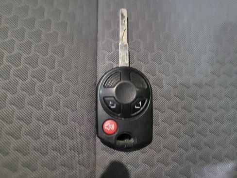 Used 2017 Ford Escape SE w/ SE Cold Weather Package FWD image 32