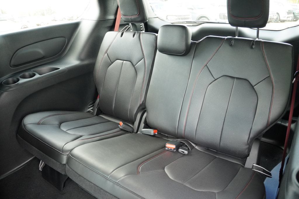 New 2027 Chrysler Pacifica Select AWD/4WD image 11